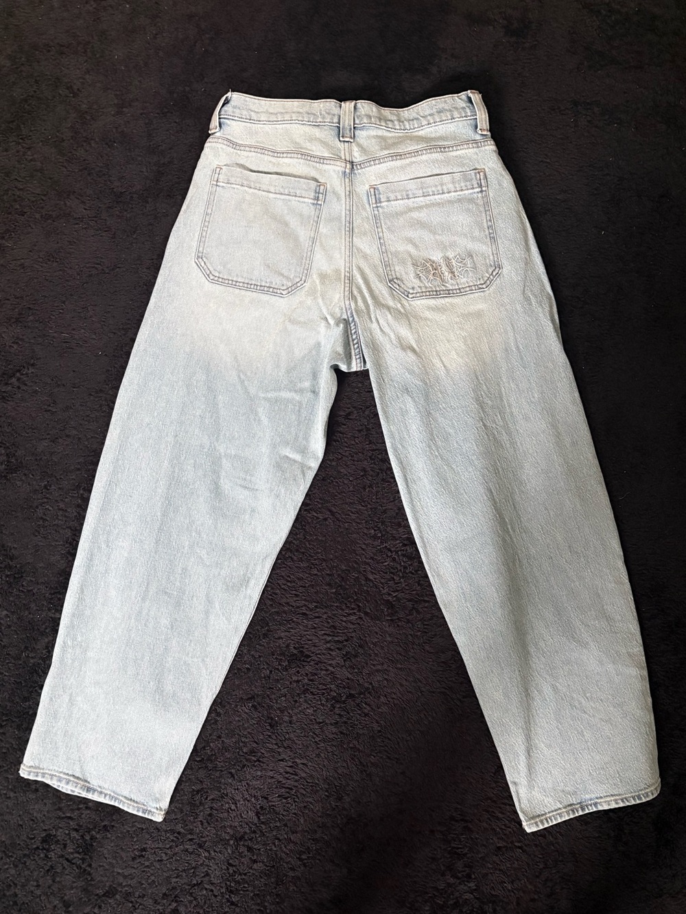 Hollister Men’s Skater Baggy Jeans-Light Blue With Light Wash And Back Graphic - Picture 3 of 5